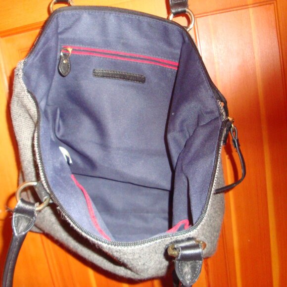 TOMMY HILFIGER PURSE GRAY TWEED FABRIC WITH BLACK LEATHER HANDLES - Picture 4 of 4